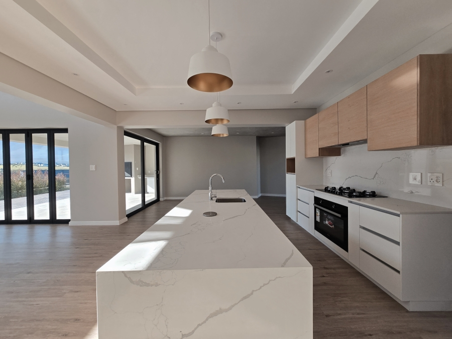 4 Bedroom Property for Sale in Kingswood Golf Estate Western Cape